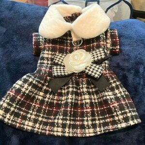 NWOT Houndstooth 100% Polyester Dress for Dogs With hook for Leach Size S